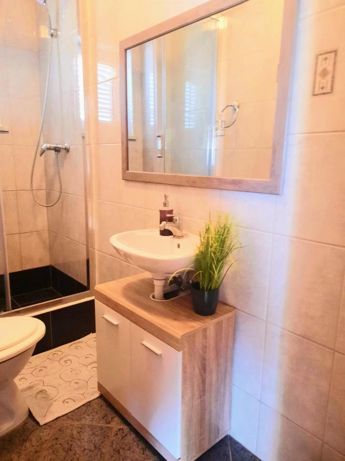 Villa Mihaela - Apartment Mario Cesarica Extérieur photo